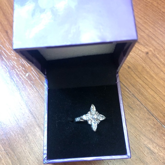 Suzanne Somers star ring - Picture 1 of 4